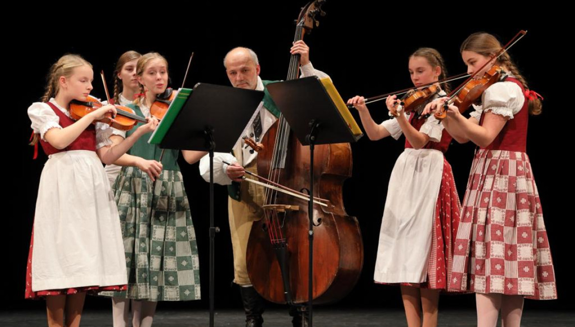 Regionální přehlídka dětských folklorních souborů a Regionální soutěž dětských zpěváků lidových písní Zpěváček pro severní Čechy